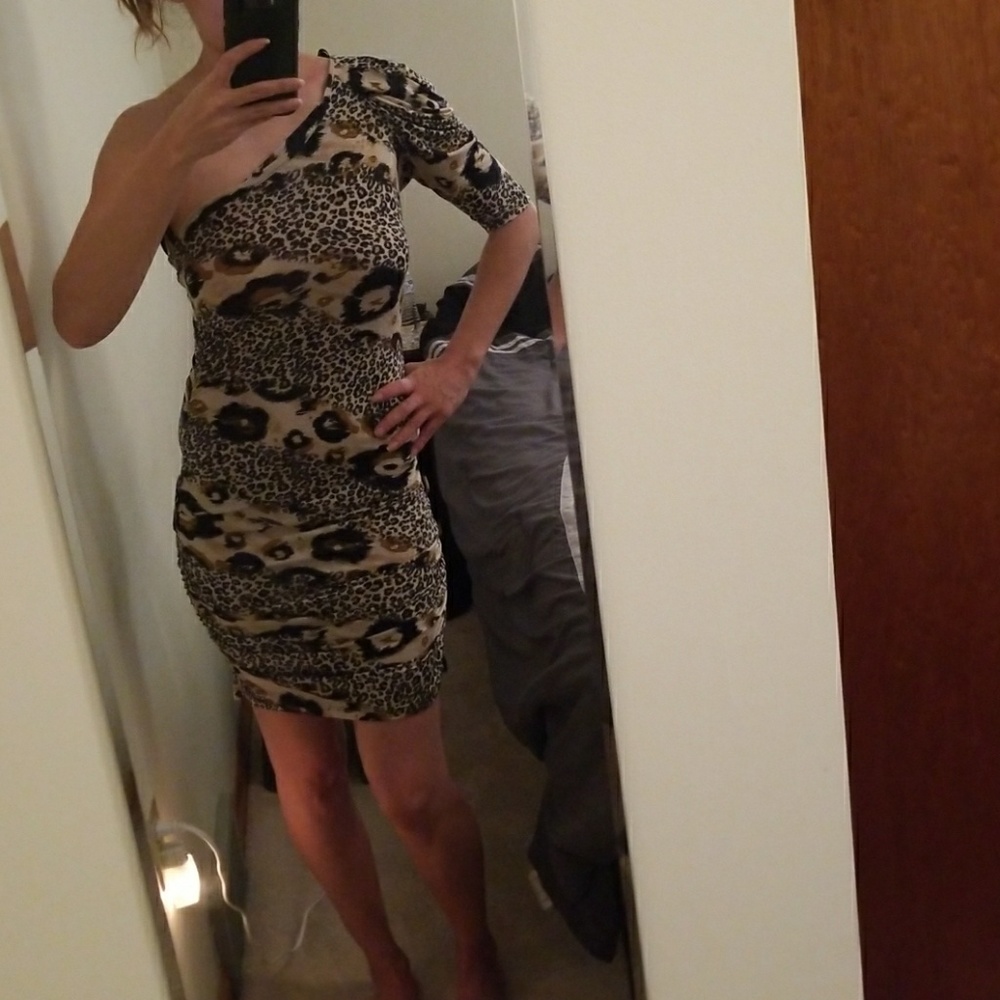 Dress - Picture 3 of 3